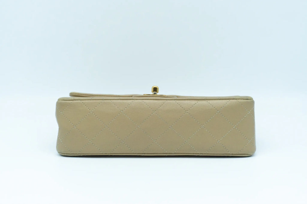 Chanel Small Classic Flap | Lammleder | Beige
